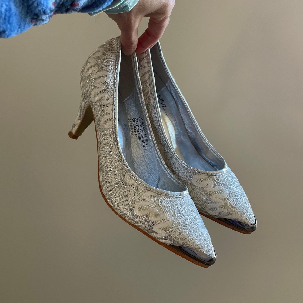 Wild Rose Wedding Shoes Adult Size 8M White Lace Backing Silver Toe Cap Vintage